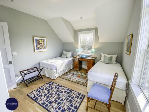 Cape Cod Home 994908