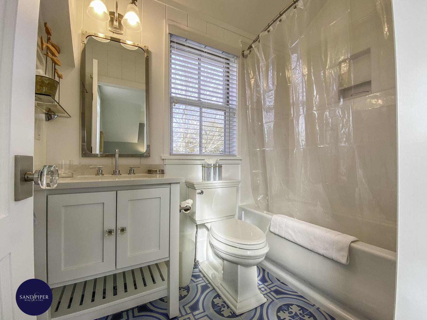 Cape Cod Home 994908
