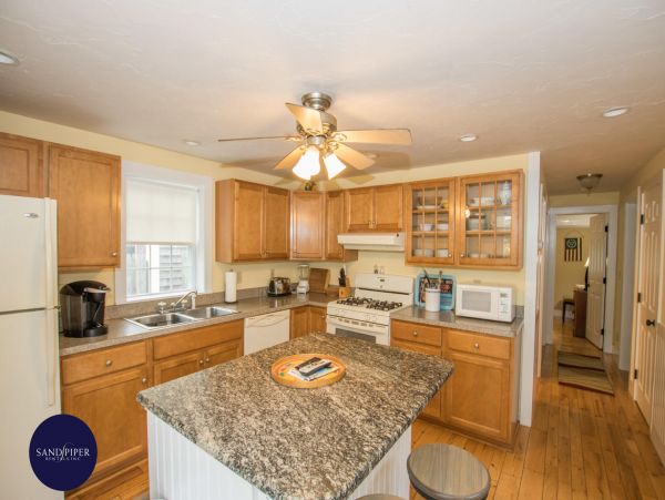 Cape Cod Home 994910