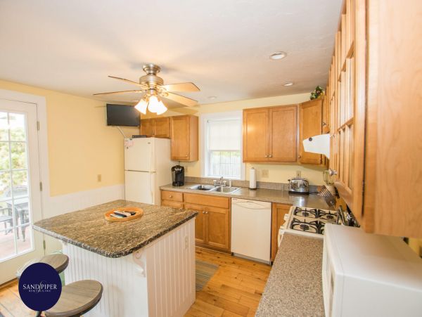 Cape Cod Home 994910