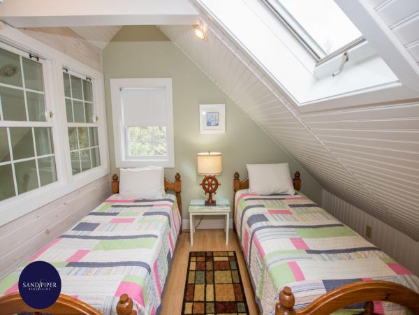 Cape Cod Home 994910