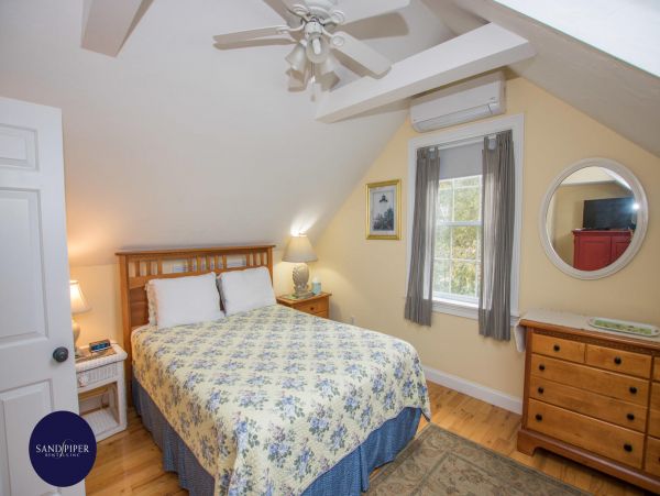 Cape Cod Home 994910