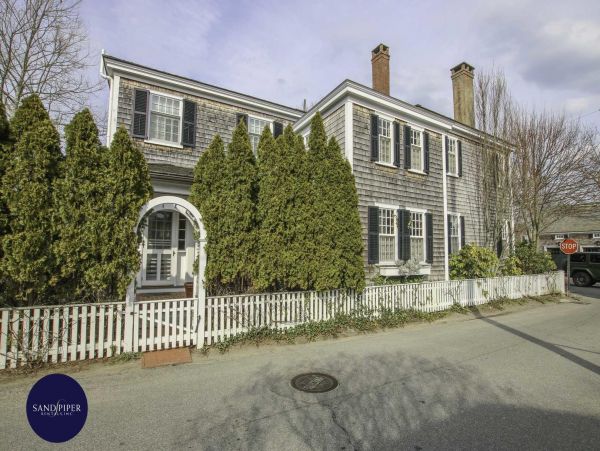 Cape Cod Home 994913