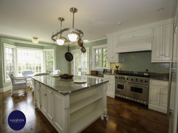 Cape Cod Home 994913