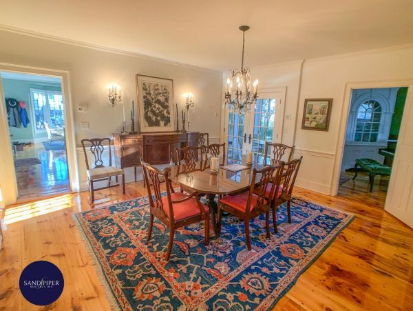Cape Cod Home 994913