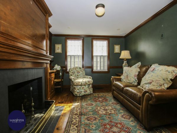 Cape Cod Home 994913