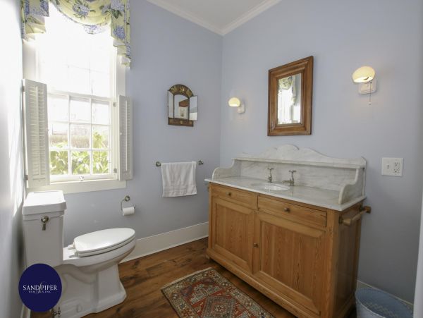 Cape Cod Home 994913