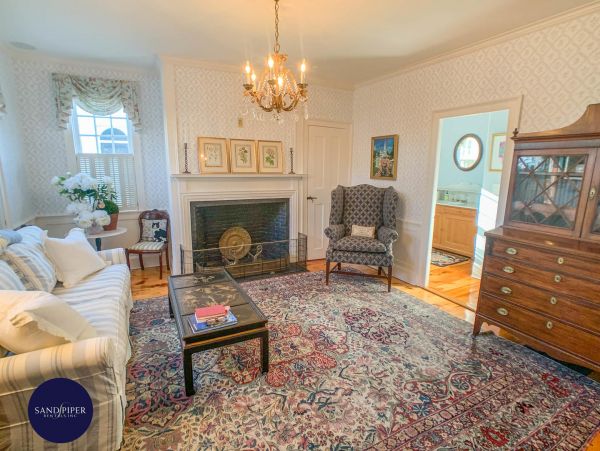 Cape Cod Home 994913