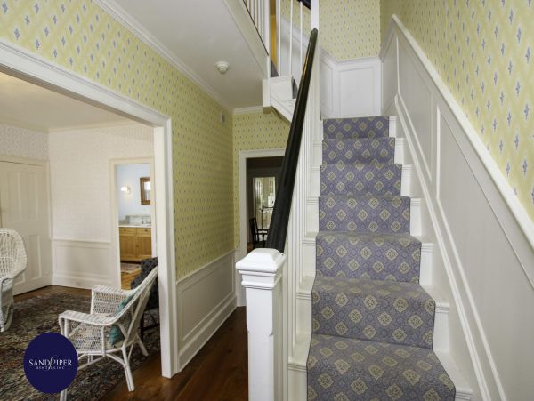 Cape Cod Home 994913