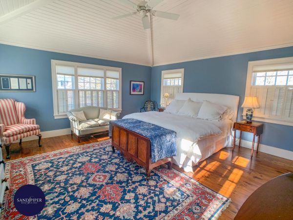 Cape Cod Home 994913