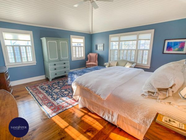 Cape Cod Home 994913