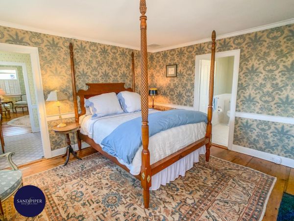 Cape Cod Home 994913