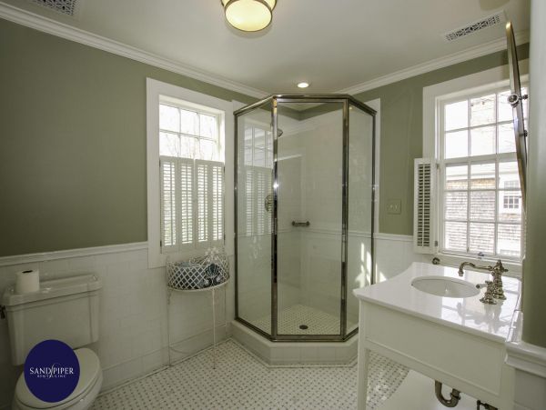 Cape Cod Home 994913