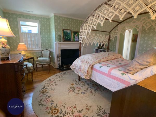 Cape Cod Home 994913