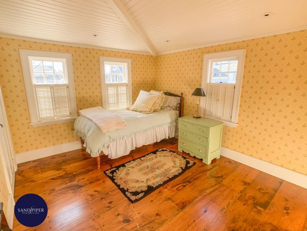 Cape Cod Home 994913