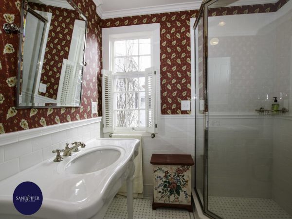 Cape Cod Home 994913
