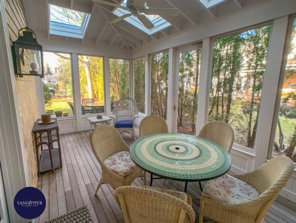 Cape Cod Home 994913