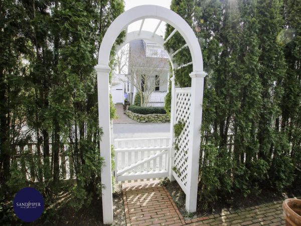 Cape Cod Home 994913