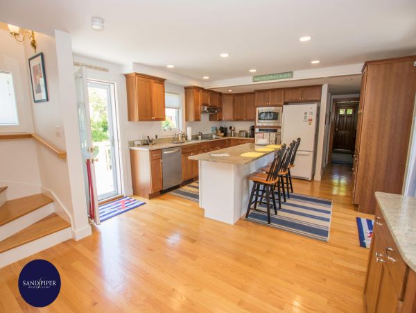 Cape Cod Home 994914