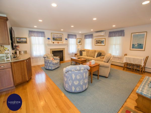 Cape Cod Home 994914