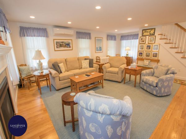 Cape Cod Home 994914