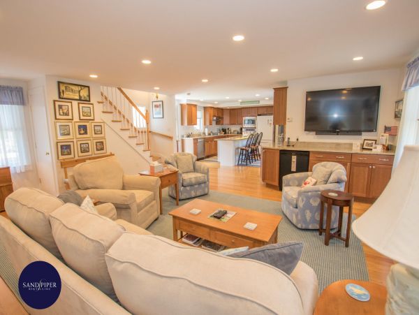 Cape Cod Home 994914