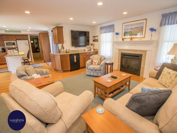 Cape Cod Home 994914