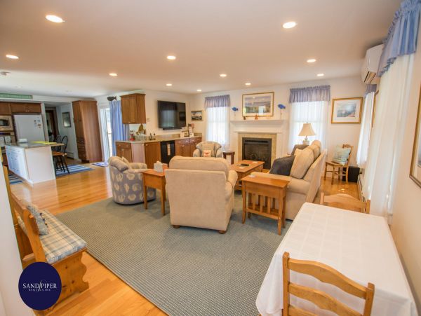 Cape Cod Home 994914