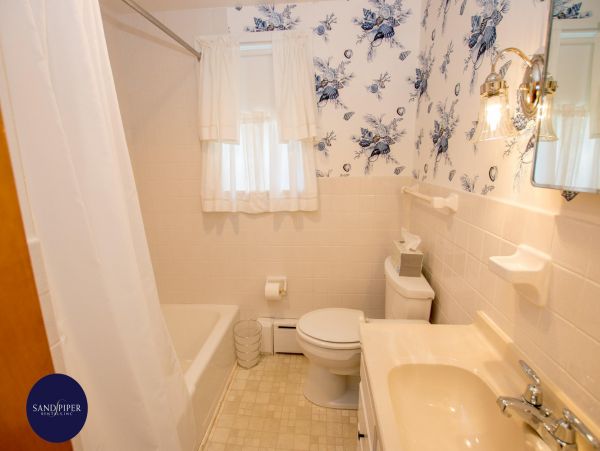 Cape Cod Home 994914