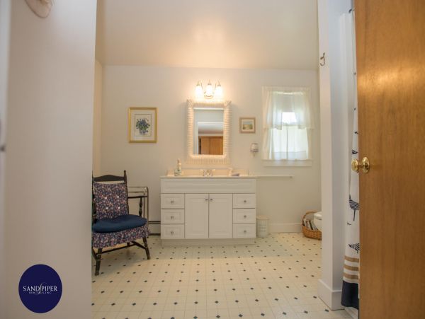 Cape Cod Home 994914