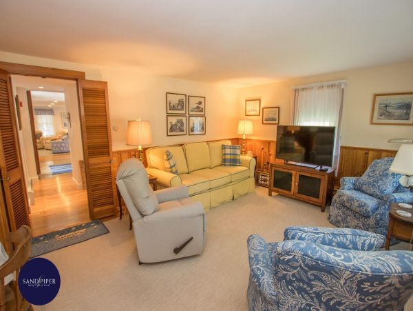 Cape Cod Home 994914