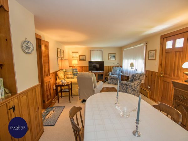 Cape Cod Home 994914