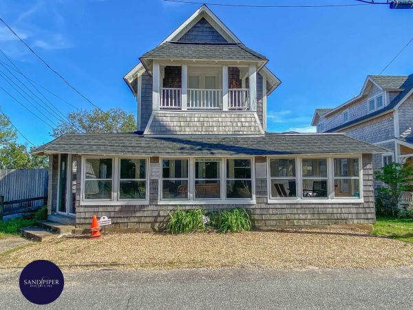 Cape Cod Home 994916