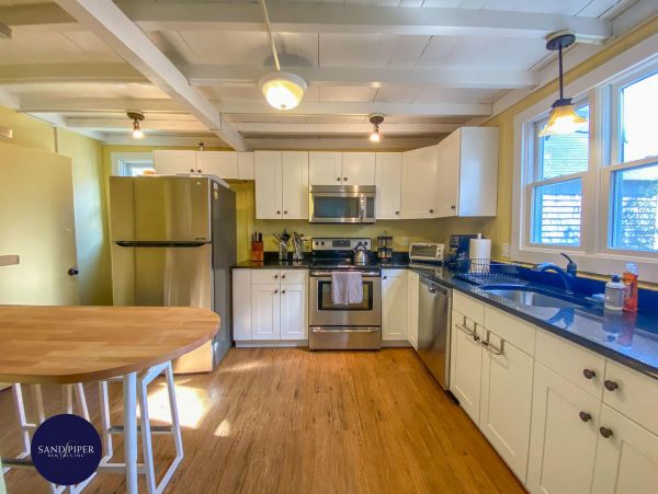Cape Cod Home 994916