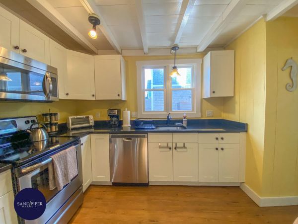 Cape Cod Home 994916