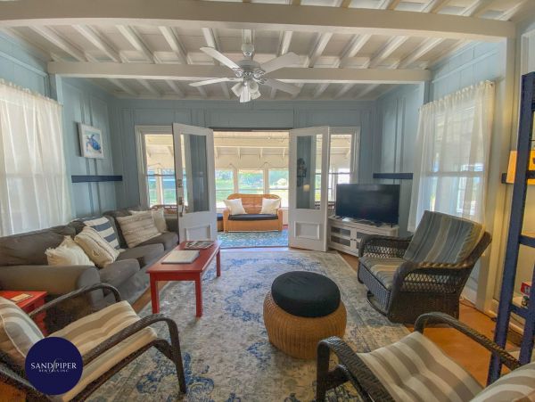 Cape Cod Home 994916