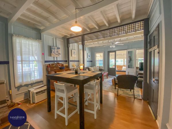 Cape Cod Home 994916