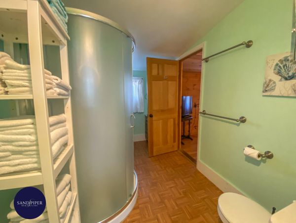 Cape Cod Home 994916