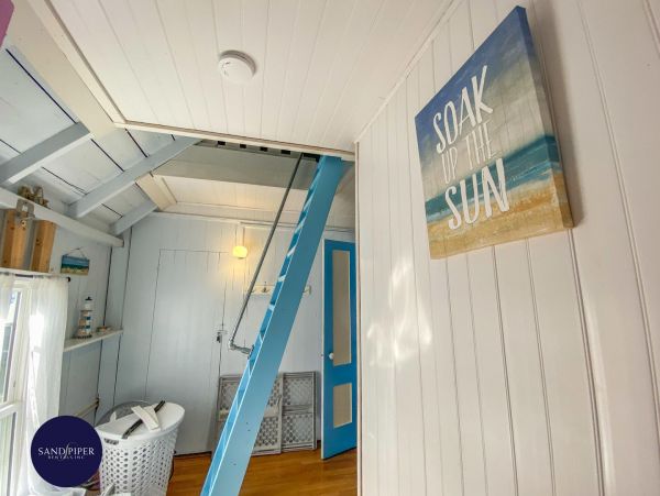 Cape Cod Home 994916