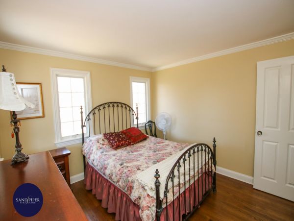 Cape Cod Home 994917