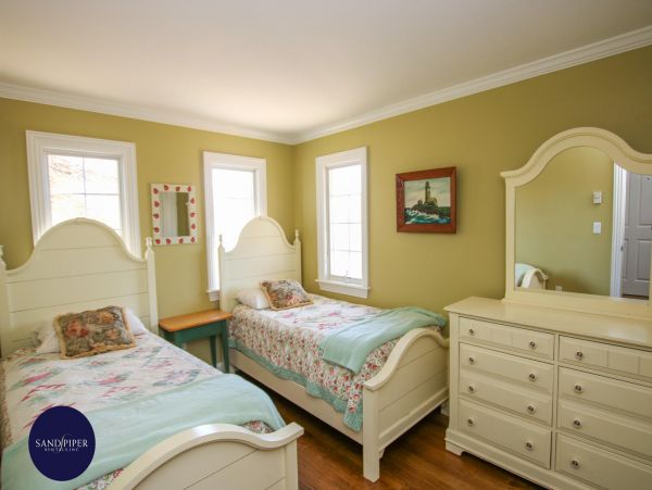 Cape Cod Home 994917