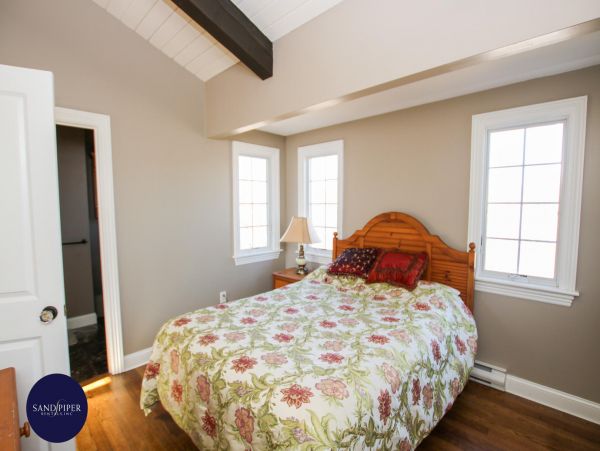 Cape Cod Home 994917