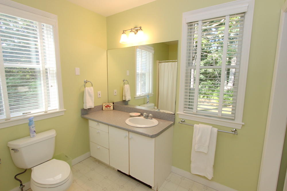 Cape Cod Home 994918