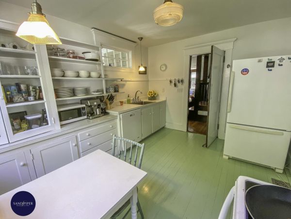 Cape Cod Home 994919