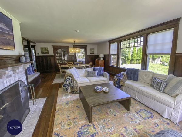 Cape Cod Home 994919