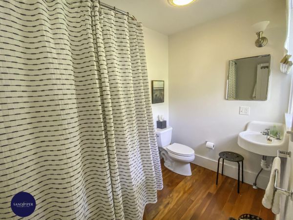 Cape Cod Home 994919