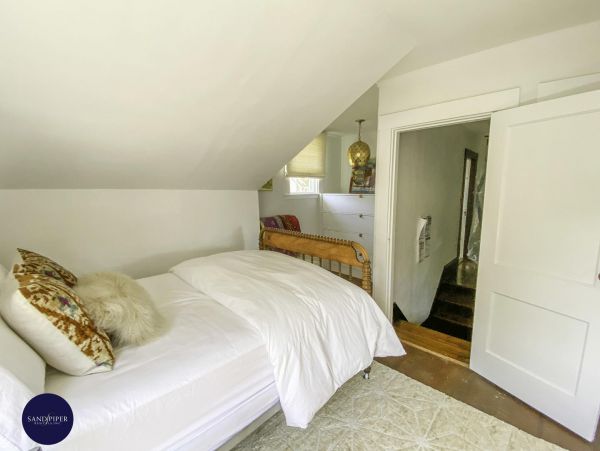 Cape Cod Home 994919