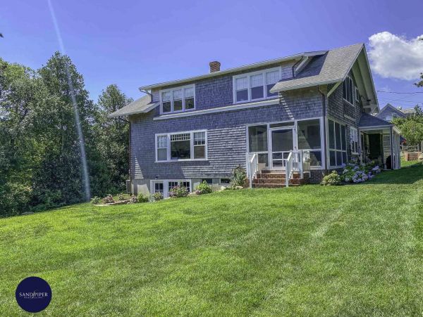Cape Cod Home 994919