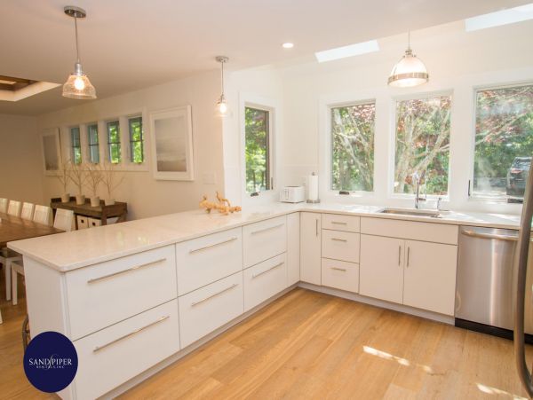 Cape Cod Home 994920