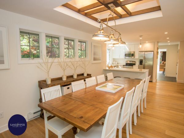 Cape Cod Home 994920